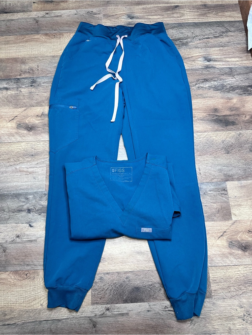 Figs Royal Blue Jogger Scrub Pants size S, blouse size M Color TURQUOISE